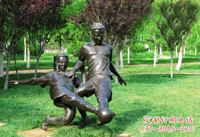 辽宁踢足球的人物铜雕222