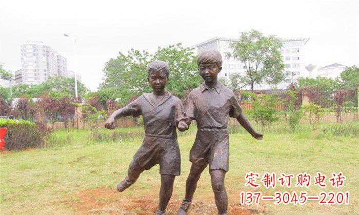 辽宁踢足球公园人物铜雕 (2)