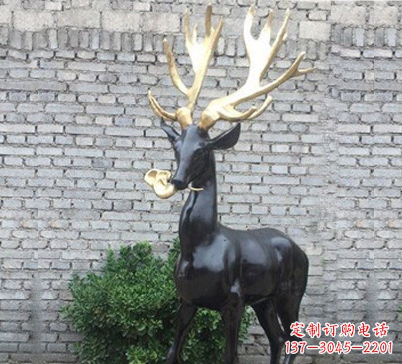 辽宁铜雕衔灵芝的梅花鹿