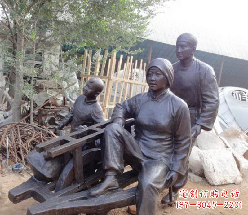 辽宁推独轮车人物铜雕