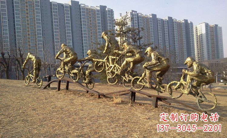 辽宁玩花样自行车人物铜雕