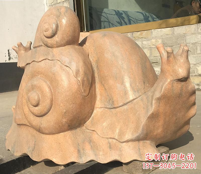 辽宁晚霞红大型蜗牛母子雕塑