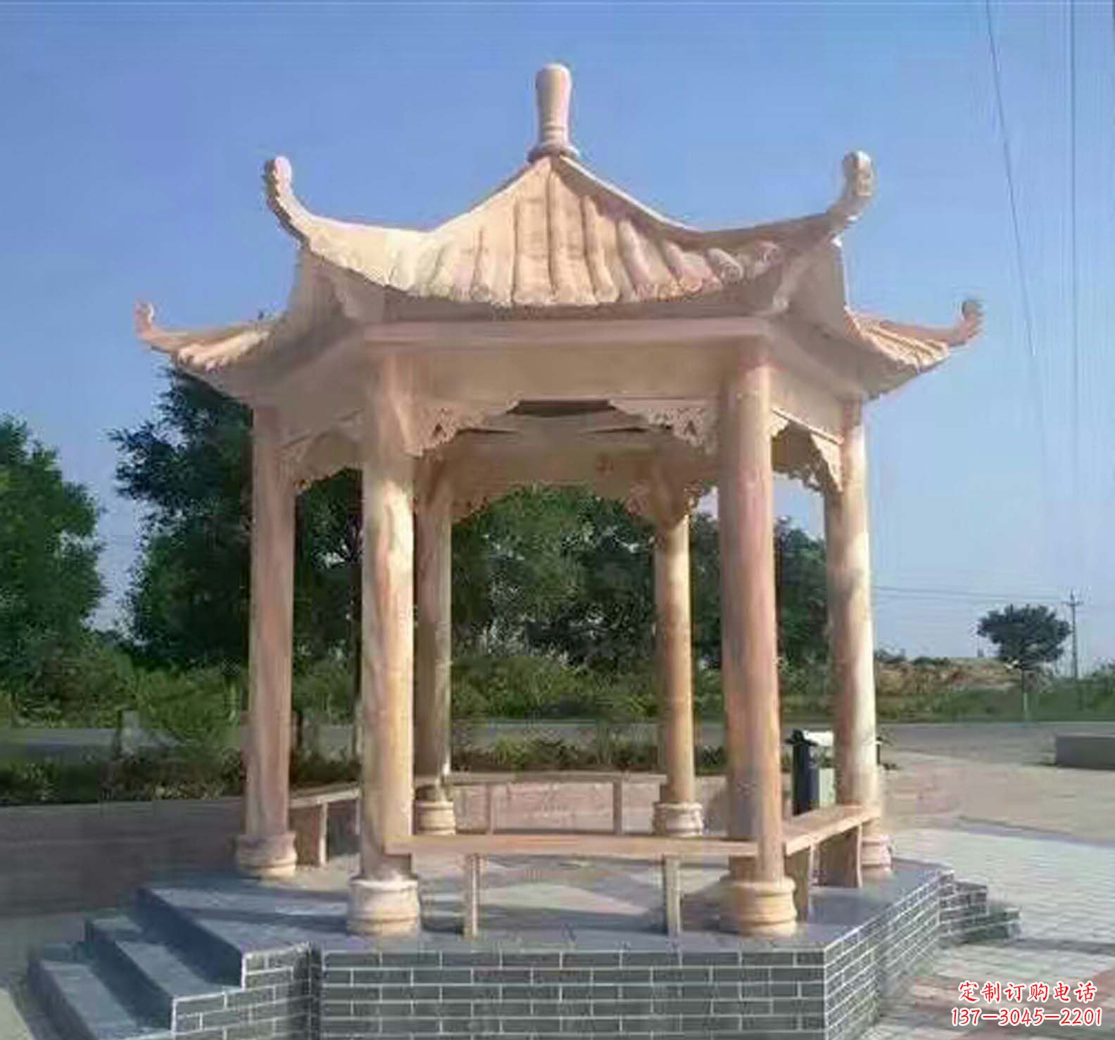 辽宁晚霞红公园景观凉亭