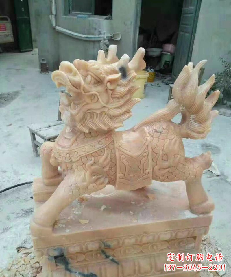 辽宁晚霞红麒麟雕塑112