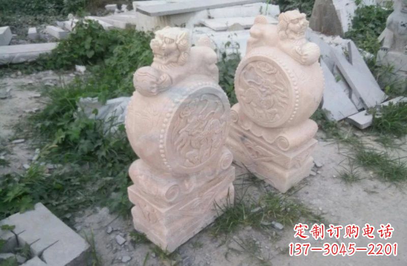 辽宁晚霞红狮子门墩石雕