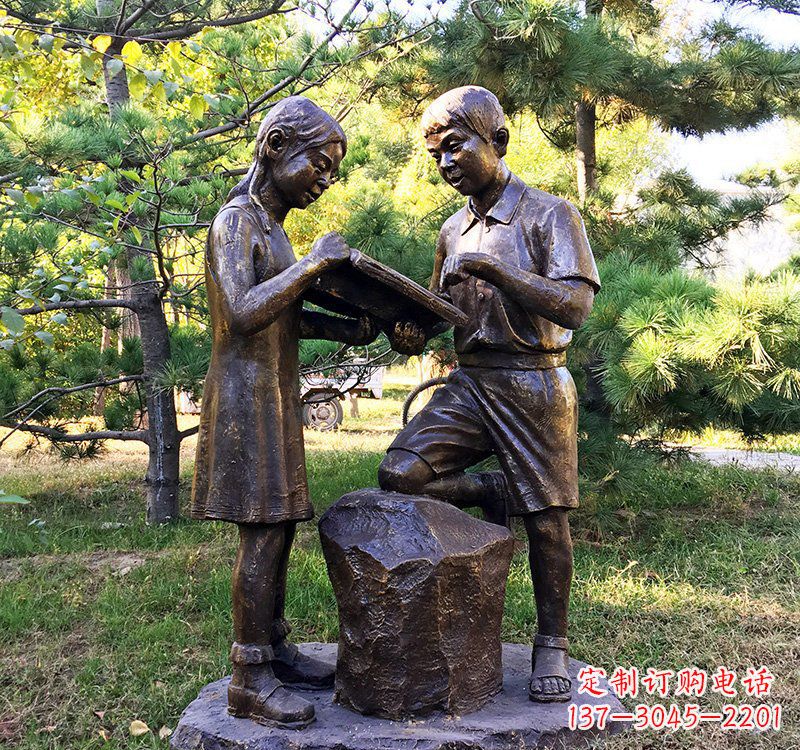辽宁校园读书的学生铜雕