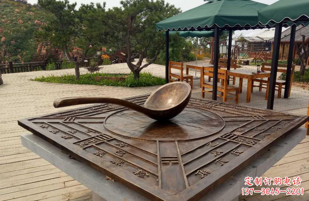 辽宁校园古代司南铜雕