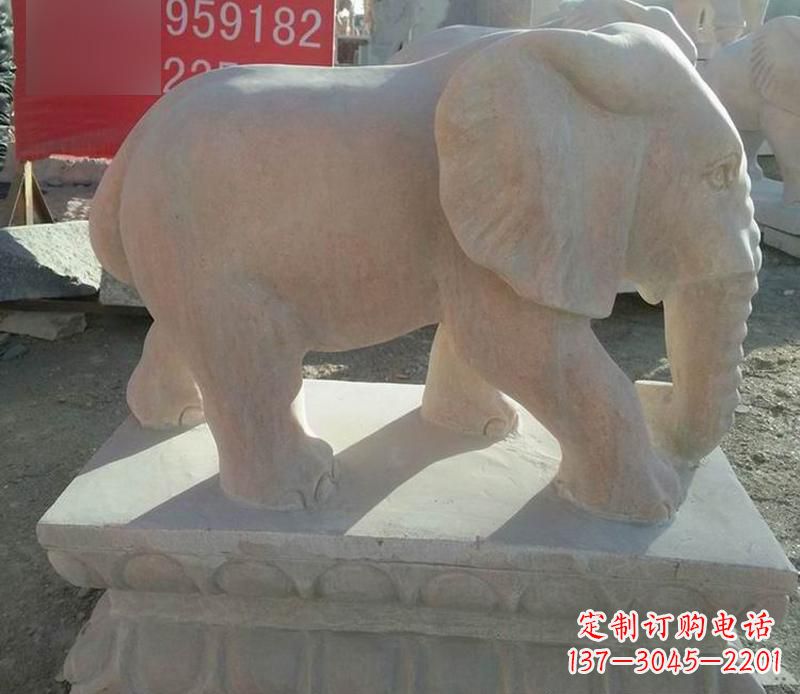 辽宁园林晚霞红大象雕塑